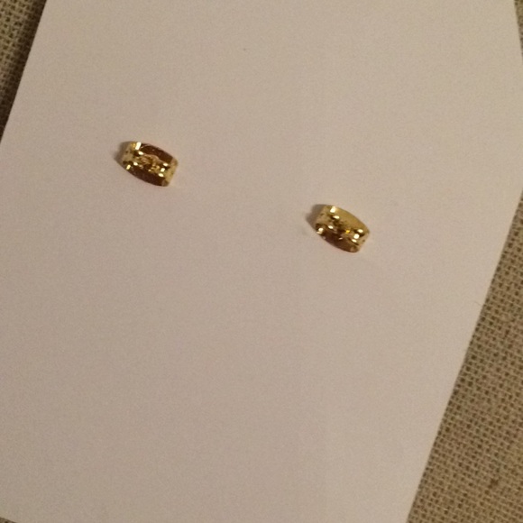 Gold tone custom designed earrings - Picture 3 of 3